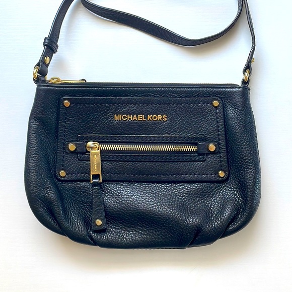 Michael Kors Handbags - Michael Kors Crossbody Purse